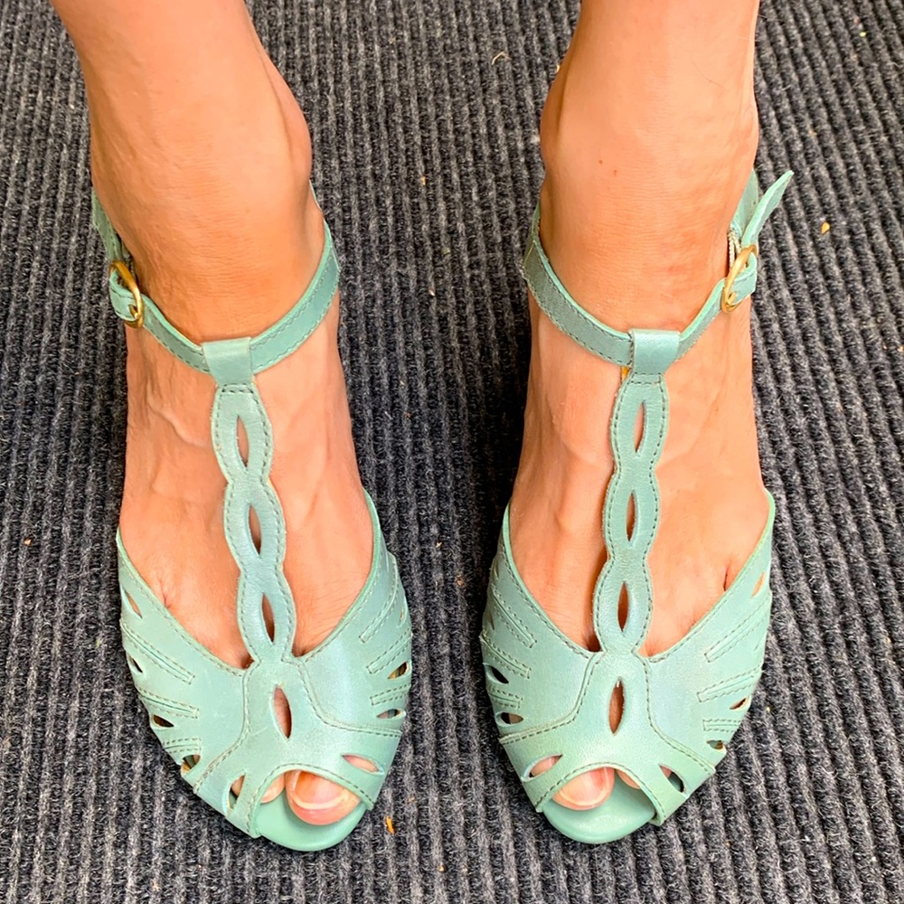 Seychelles Trip the Light sea foam green leather sandal heel size 7